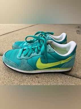 Nike Teal & Lime Green Low-Top Sneakers